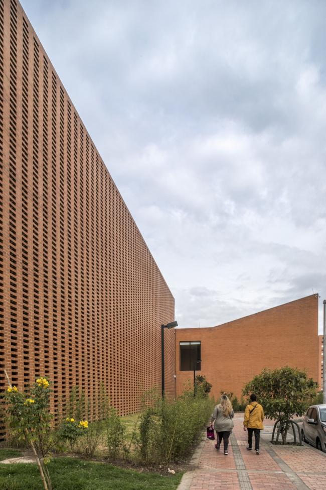 BIM建筑|天井中的黉舍，黉舍中的天井：哥伦比亚中小黉舍