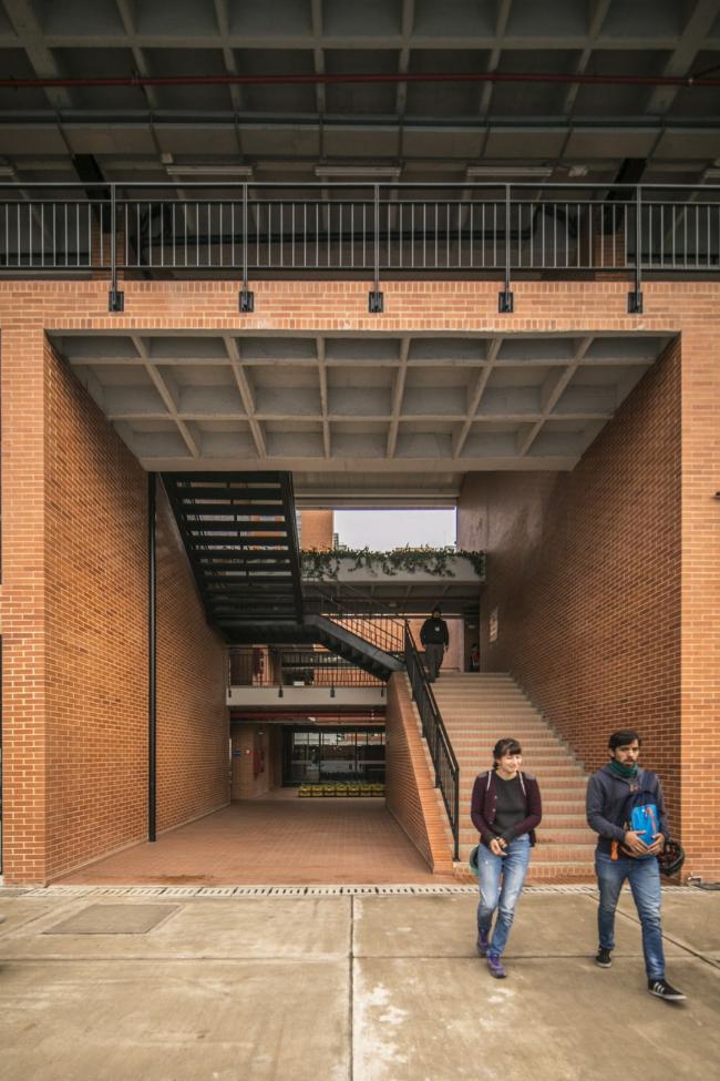 BIM建筑|天井中的黉舍，黉舍中的天井：哥伦比亚中小黉舍