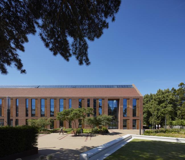 BIM建筑|红砖楼下的进修中间：赖盖特文法黉舍藏书楼