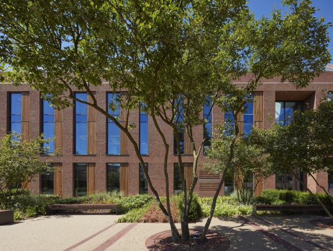 BIM建筑|红砖楼下的进修中间：赖盖特文法黉舍藏书楼