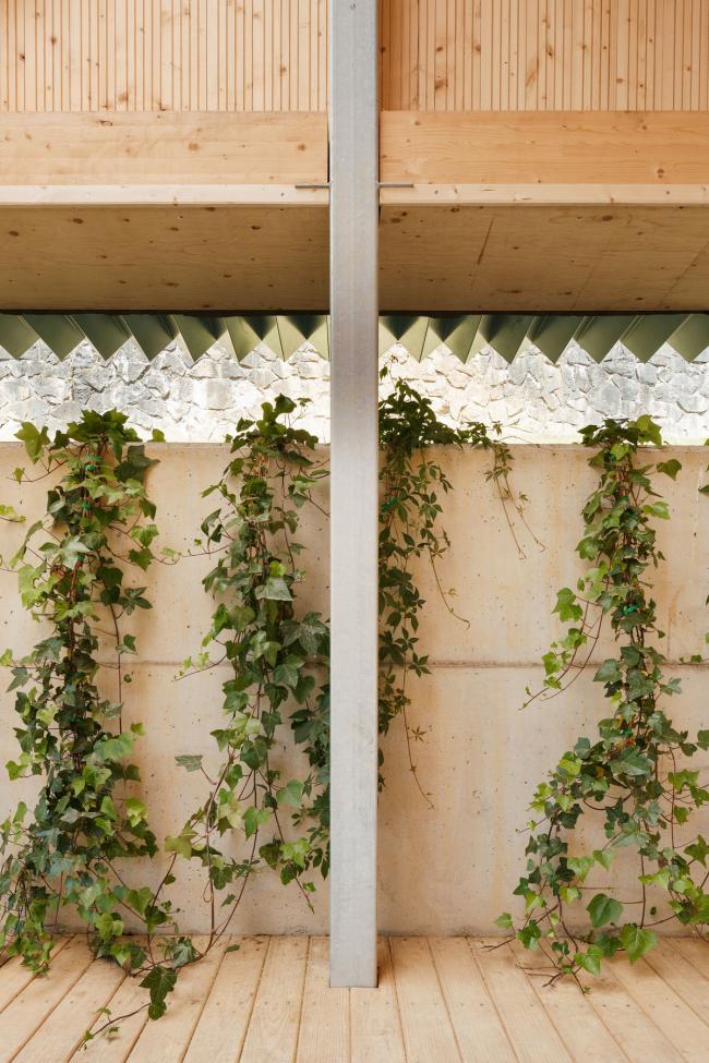 BIM建筑|像一顶背靠山坡的折叠伞盖：西班牙马利亚维亚广场