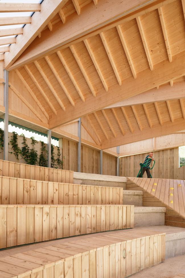 BIM建筑|像一顶背靠山坡的折叠伞盖：西班牙马利亚维亚广场