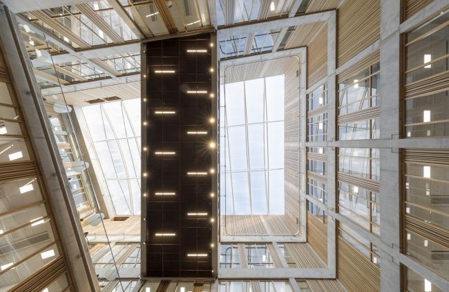 BIM建筑|仿佛停泊于岸边的巨型船只：马尔默口岸综合体 / SHL