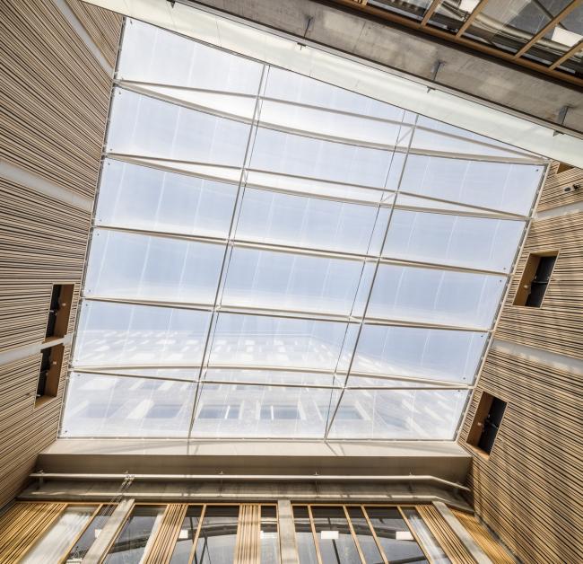 BIM建筑|仿佛停泊于岸边的巨型船只：马尔默口岸综合体 / SHL