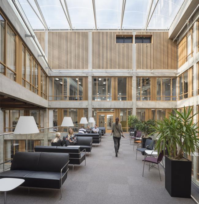 BIM建筑|仿佛停泊于岸边的巨型船只：马尔默口岸综合体 / SHL