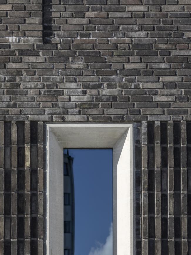 BIM建筑|仿佛停泊于岸边的巨型船只：马尔默口岸综合体 / SHL