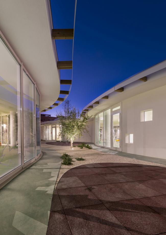 BIM建筑|纯白朴实的平行乐土：意年夜利Terra Madre幼儿园