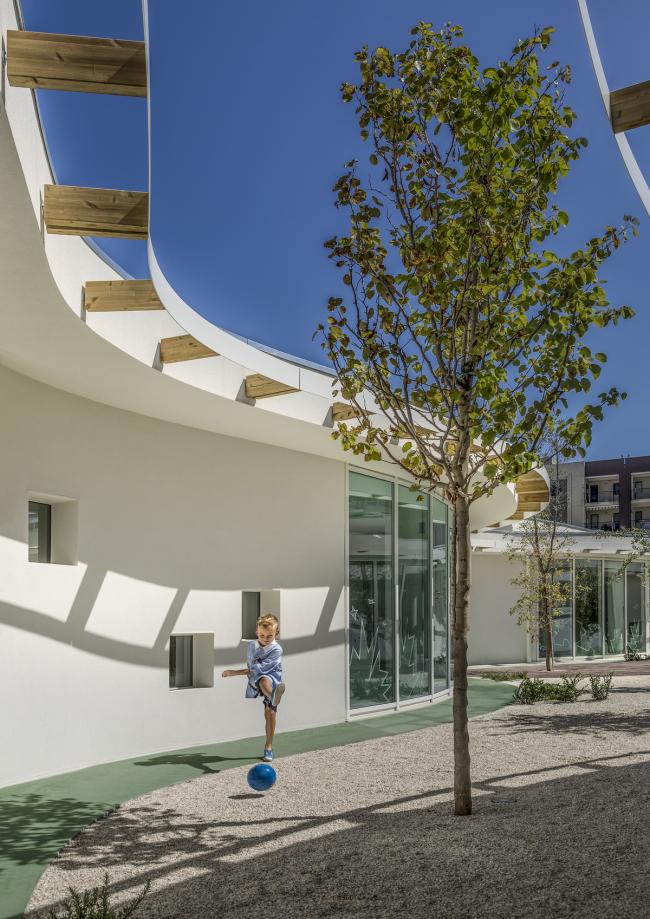 BIM建筑|纯白朴实的平行乐土：意年夜利Terra Madre幼儿园