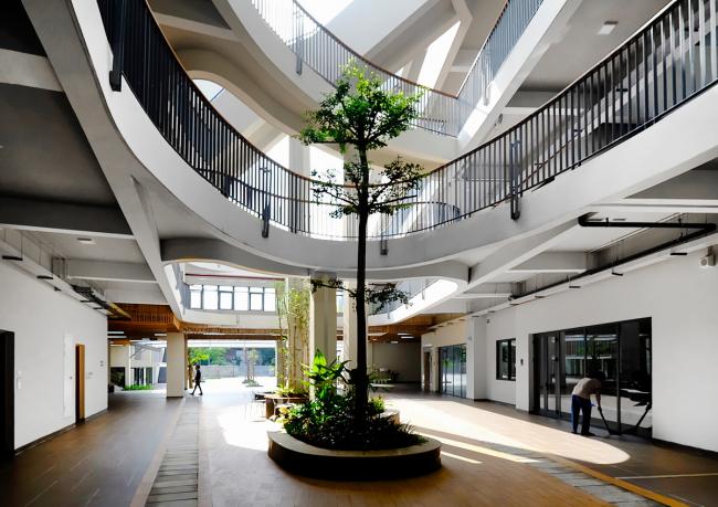 BIM建筑|动态绿色的梦幻校园：生态折线黉舍 / 1+1>2 Architects