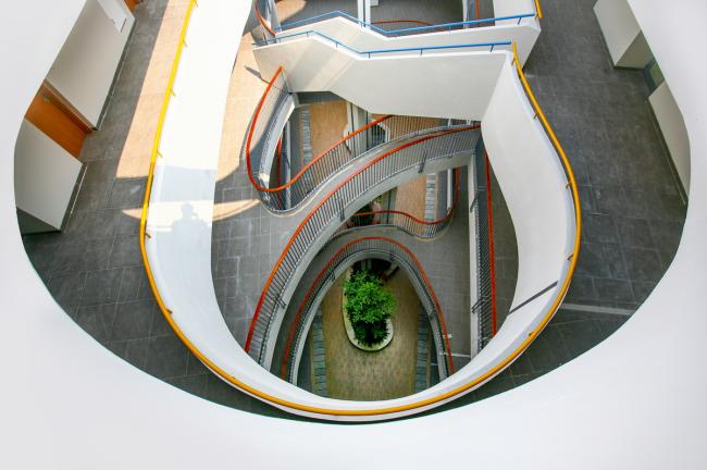 BIM建筑|动态绿色的梦幻校园：生态折线黉舍 / 1+1>2 Architects