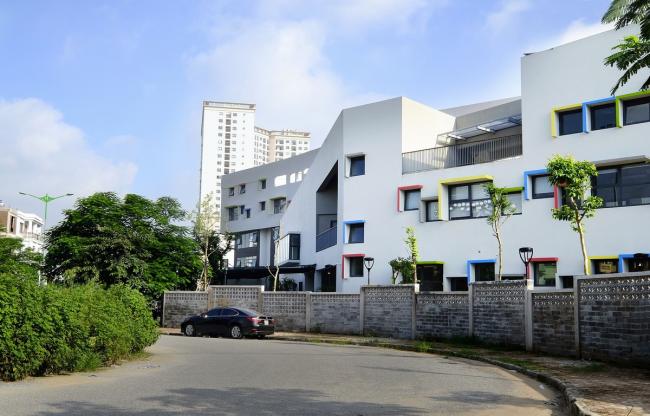 BIM建筑|动态绿色的梦幻校园：生态折线黉舍 / 1+1>2 Architects