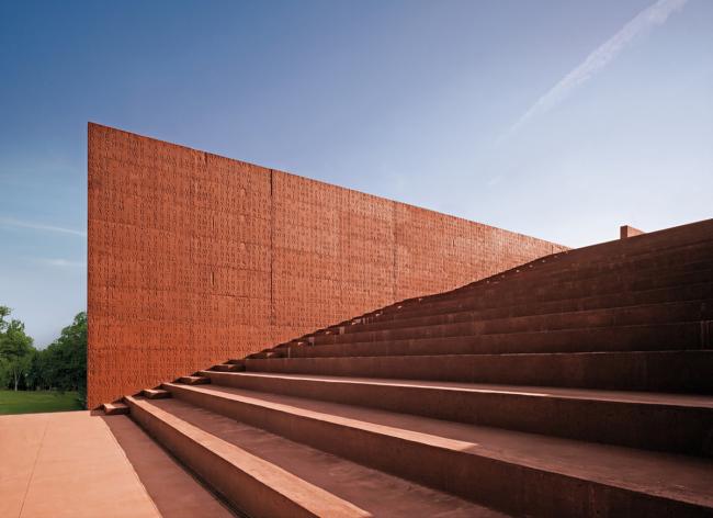 BIM建筑|一本散落墙角，页面泛黄的书：科尔诺公共藏书楼和会堂