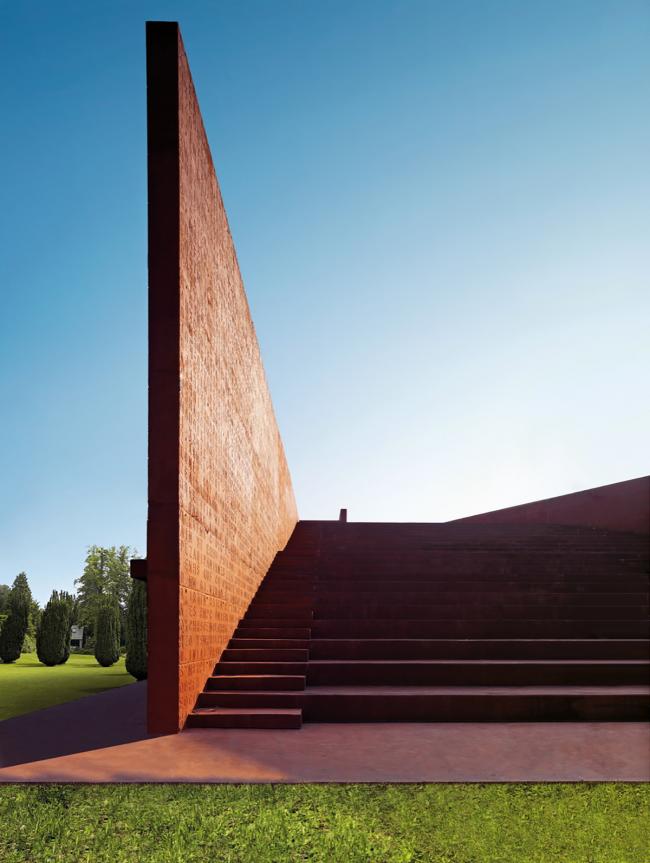 BIM建筑|一本散落墙角，页面泛黄的书：科尔诺公共藏书楼和会堂