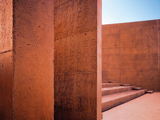 BIM建筑|一本散落墙角，页面泛黄的书：科尔诺公共藏书楼和会堂