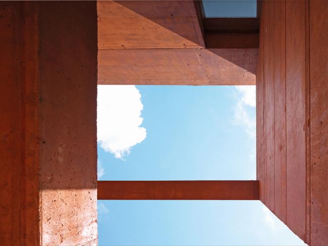 BIM建筑|一本散落墙角，页面泛黄的书：科尔诺公共藏书楼和会堂