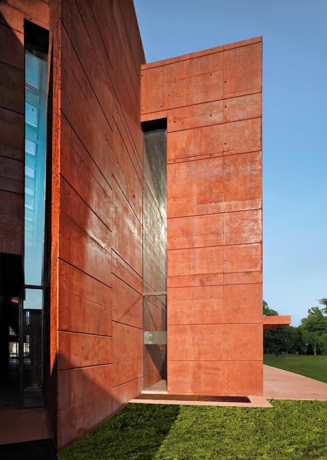 BIM建筑|一本散落墙角，页面泛黄的书：科尔诺公共藏书楼和会堂