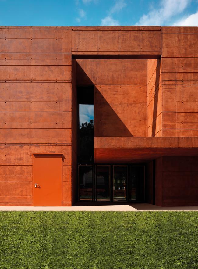 BIM建筑|一本散落墙角，页面泛黄的书：科尔诺公共藏书楼和会堂