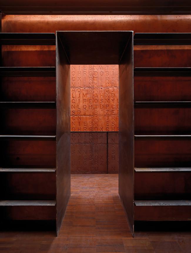 BIM建筑|一本散落墙角，页面泛黄的书：科尔诺公共藏书楼和会堂