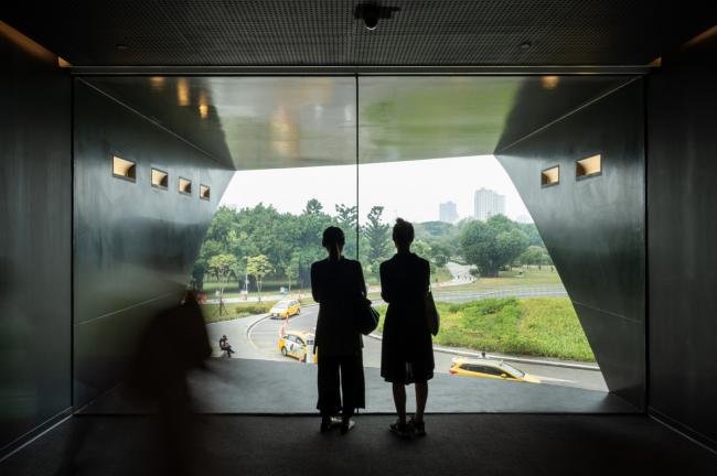 BIM建筑|如榕树根须般自由发展延长：高雄艺术中间 / Mecanoo