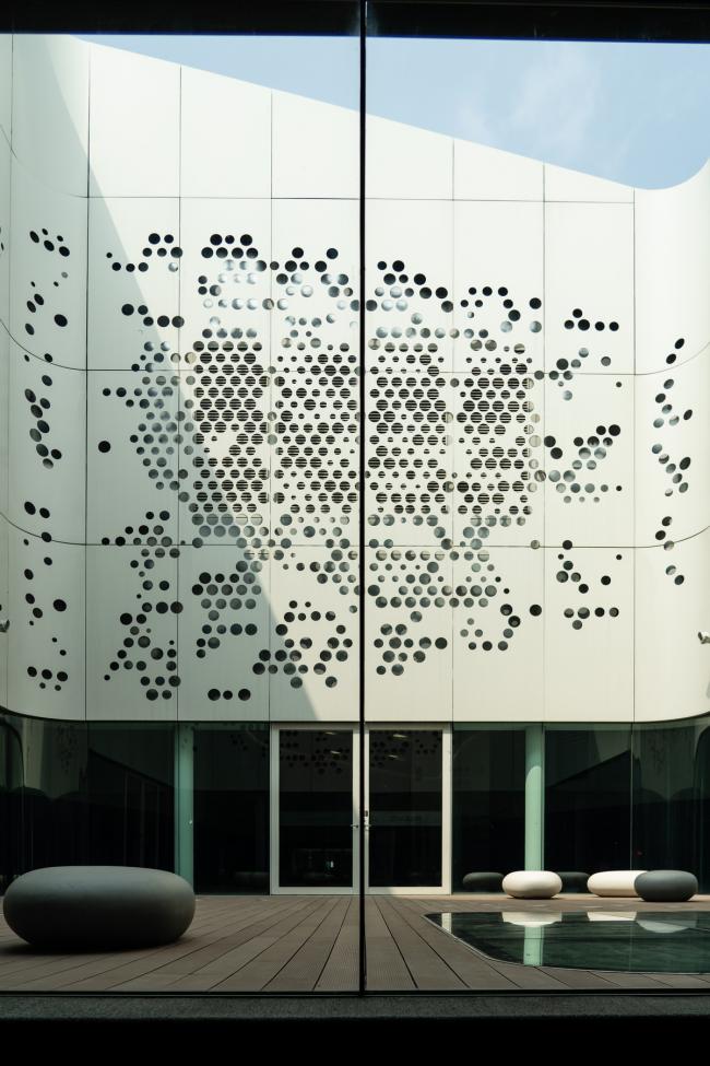 BIM建筑|如榕树根须般自由发展延长：高雄艺术中间 / Mecanoo