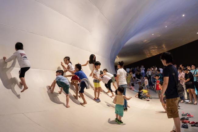 BIM建筑|如榕树根须般自由发展延长：高雄艺术中间 / Mecanoo