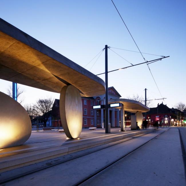BIM建筑|具有雕塑感的圆盘车站：德国小镇电车站