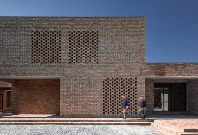 BIM建筑|鹄立于村落地盘，朴素而暖和：三河村村平易近运动中间 / 垣建筑