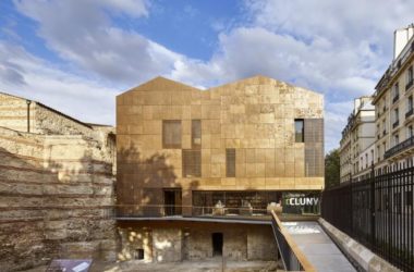 BIM建筑|仿佛流浪古老遗迹旁熠熠生辉的金色戒指：国立中世纪博物馆新旅客中间-BIM建筑网