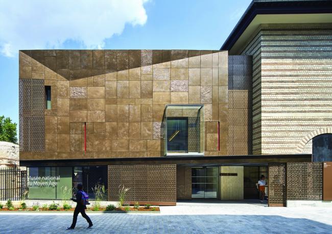 BIM建筑|仿佛流浪古老遗迹旁熠熠生辉的金色戒指：国立中世纪博物馆新旅客中间