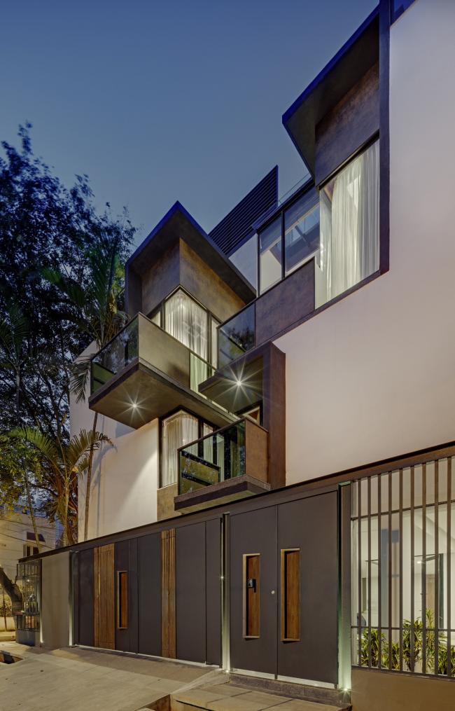 BIM建筑|凹凸错落，打破秩序：班加罗尔 RL室第 / SDeG