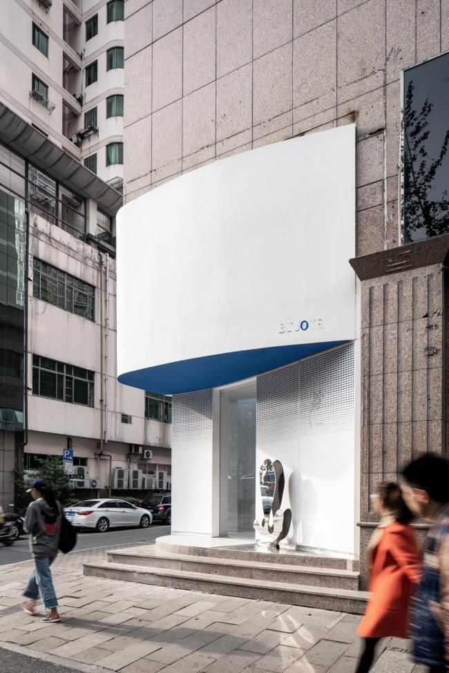 BIM建筑|躲在空间里的十二行诗：BY JOVE 花店 / Mur Mur Lab