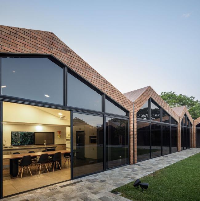 BIM建筑|仿佛散落地上随风起褶皱的方丝帕：El Cortijo之家