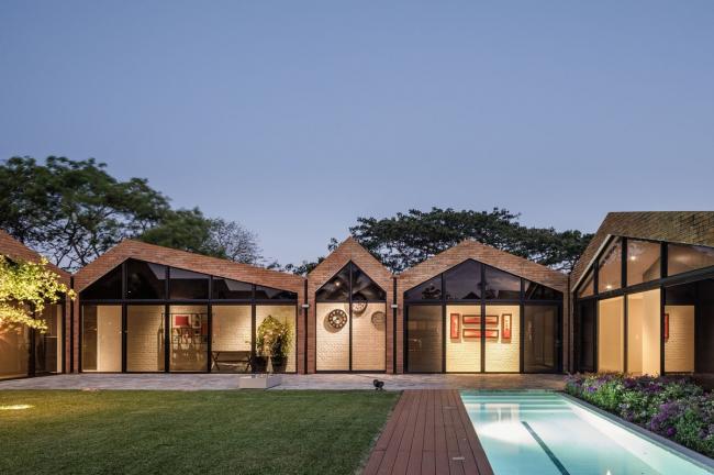 BIM建筑|仿佛散落地上随风起褶皱的方丝帕：El Cortijo之家