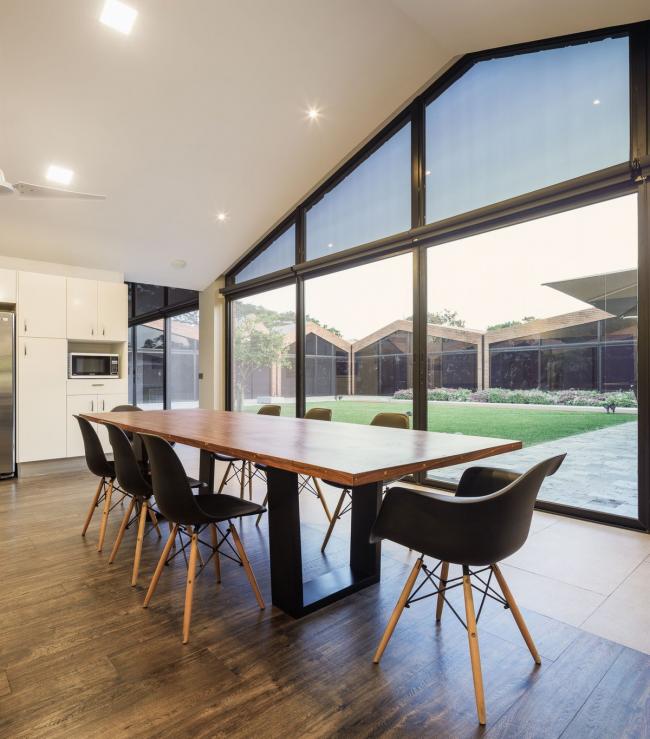 BIM建筑|仿佛散落地上随风起褶皱的方丝帕：El Cortijo之家