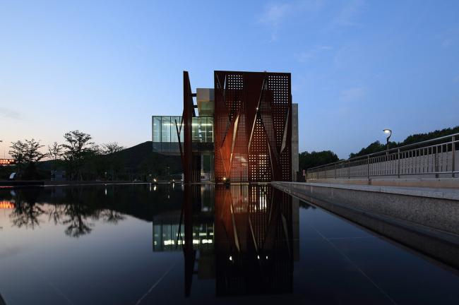 BIM建筑|老根里和平博物馆 / METAA