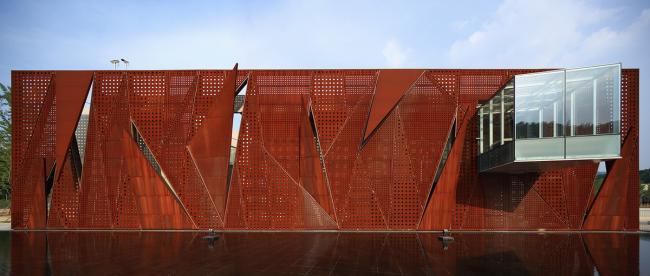 BIM建筑|老根里和平博物馆 / METAA