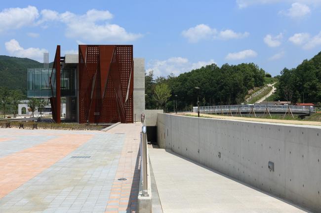 BIM建筑|老根里和平博物馆 / METAA