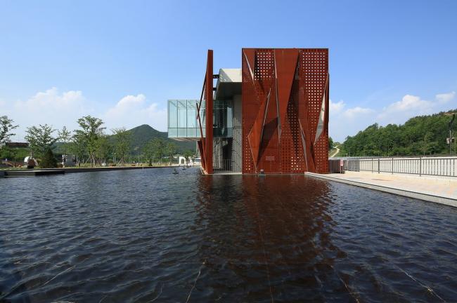 BIM建筑|老根里和平博物馆 / METAA