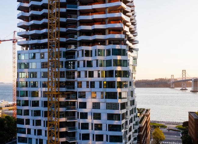 BIM建筑|Studio Gang 旧金山新作扭曲的“米拉年夜厦”封顶