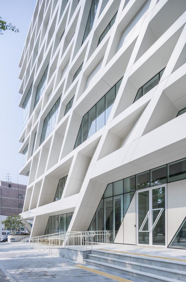 BIM建筑|融进“变更与立异”精力：Midong电子与电信总部办公楼 / 韵生同建筑师事务所