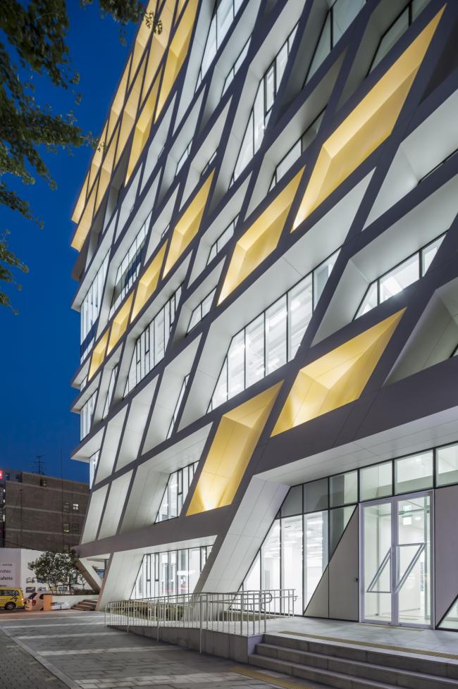 BIM建筑|融进“变更与立异”精力：Midong电子与电信总部办公楼 / 韵生同建筑师事务所