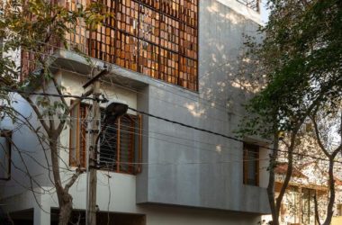 BIM建筑|立面格栅木板酷似“算盘”的印度自力室第 / studioXS-BIM建筑网