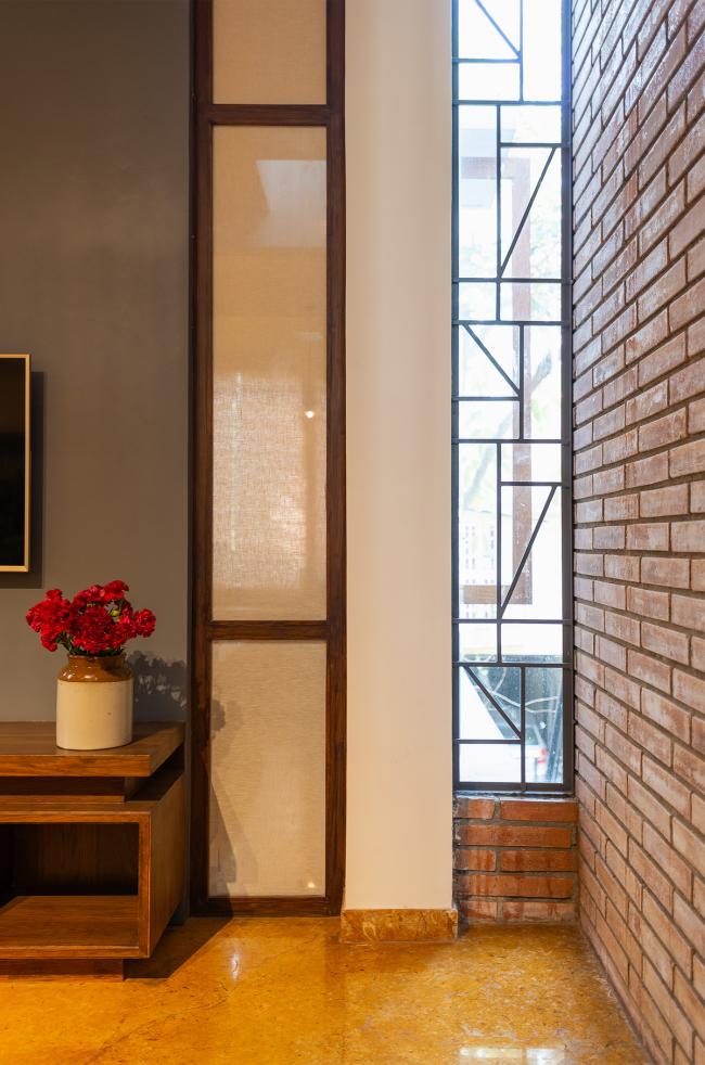 BIM建筑|立面格栅木板酷似“算盘”的印度自力室第 / studioXS