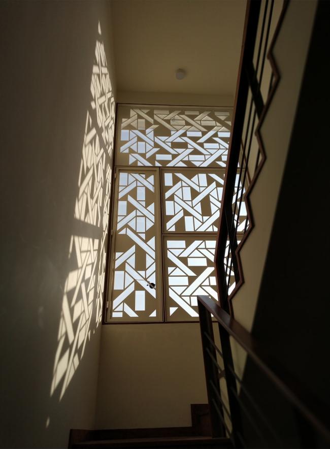 BIM建筑|立面格栅木板酷似“算盘”的印度自力室第 / studioXS