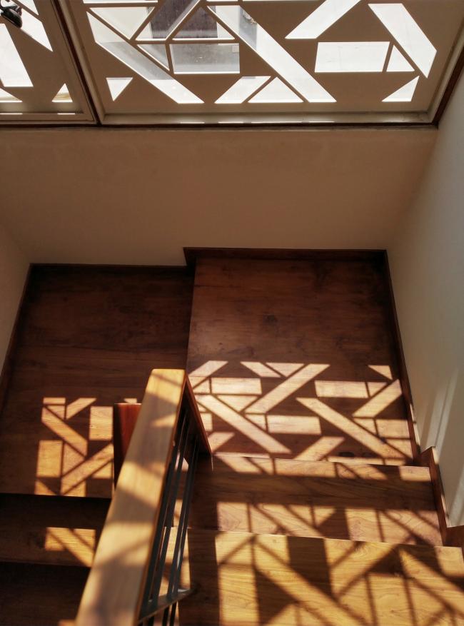 BIM建筑|立面格栅木板酷似“算盘”的印度自力室第 / studioXS