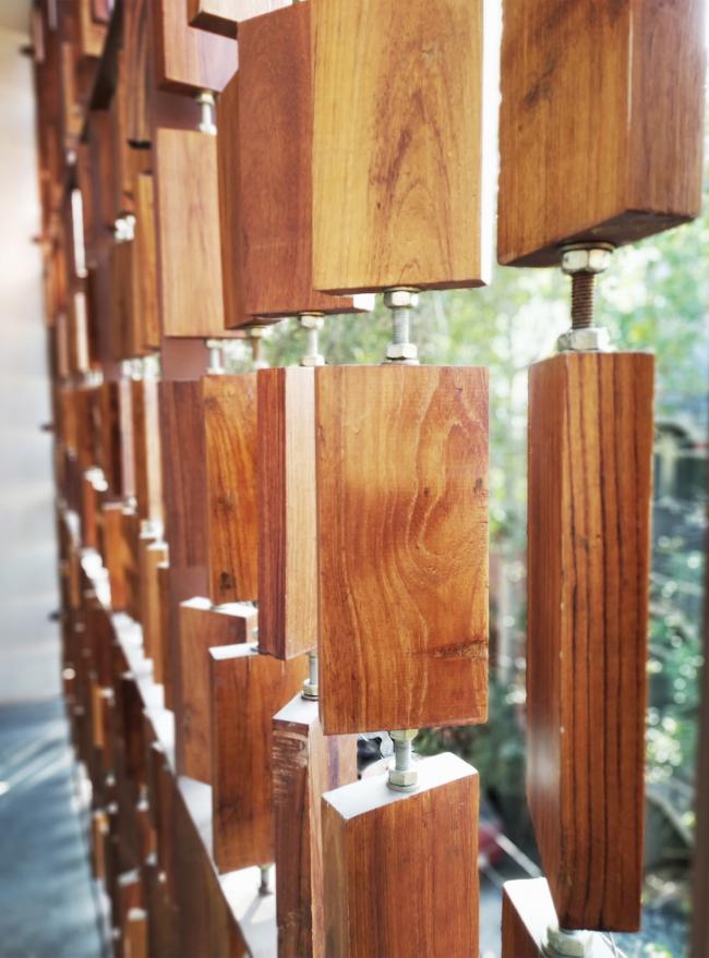 BIM建筑|立面格栅木板酷似“算盘”的印度自力室第 / studioXS