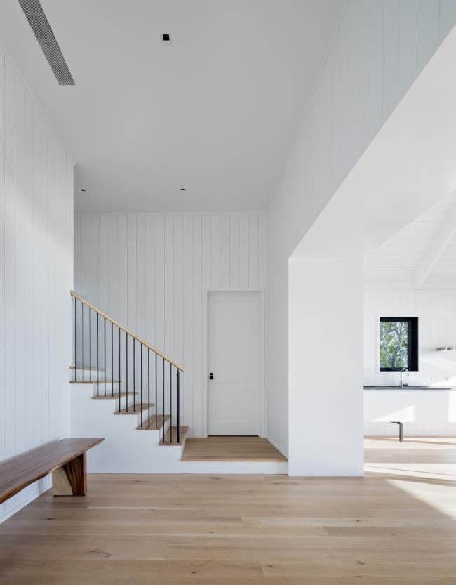 BIM建筑|东湖之家，定格湖景的纯白之家 / Robert Young Architects