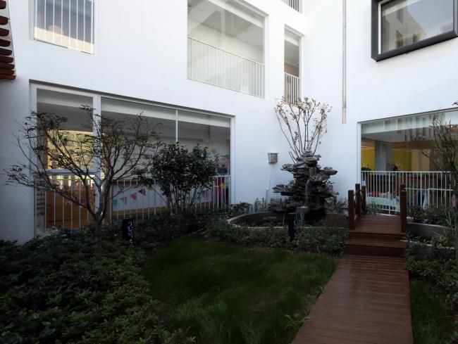 BIM建筑|纯净的花圃碉堡：上海徐汇科技幼儿园 / 元秀万建筑事务所