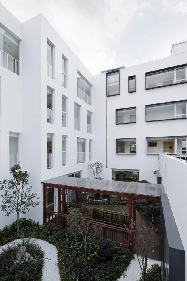 BIM建筑|纯净的花圃碉堡：上海徐汇科技幼儿园 / 元秀万建筑事务所