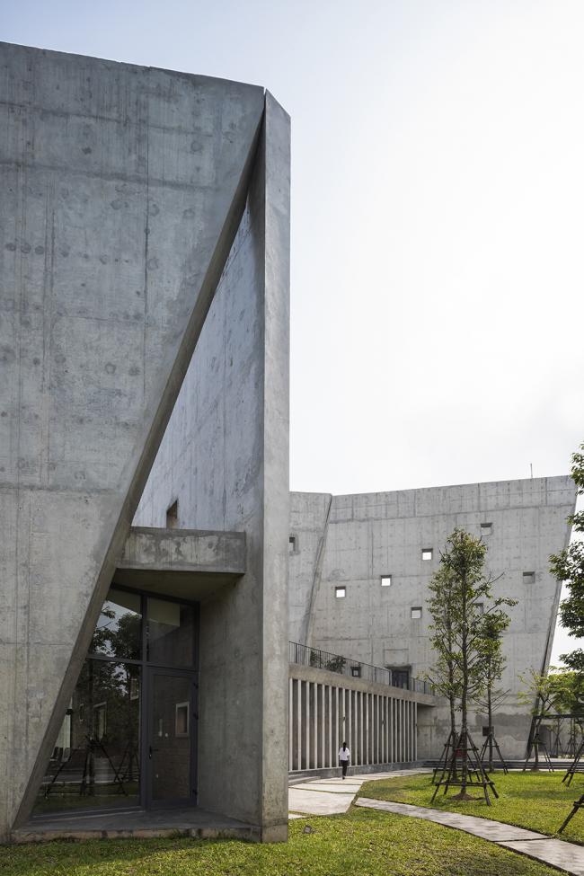 BIM建筑|光影错落，开合有度：Viettel 厂外工作室 / 武重义建筑事务所